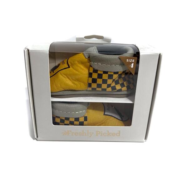 Freshly Picked Other - Baby Freshly Picked Harry Potter Hufflepuff Leather Rubber Sole Moccasins Size 4